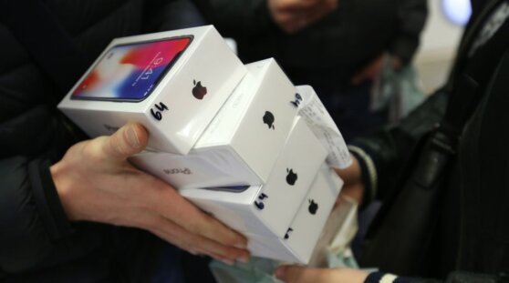 Женщина заказала iPhone 13 и получила мыло для рук