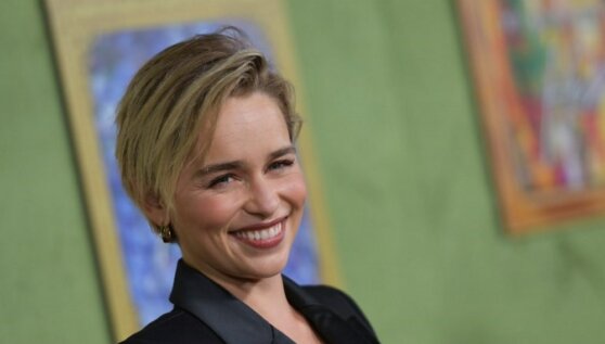 Эмилия Кларк озвучила цену за фото с поклонниками