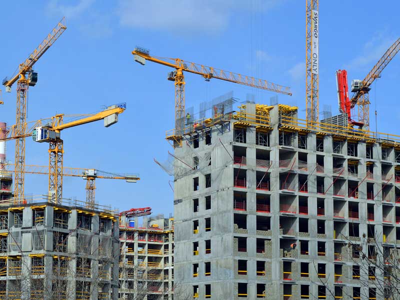 Строящийся дом