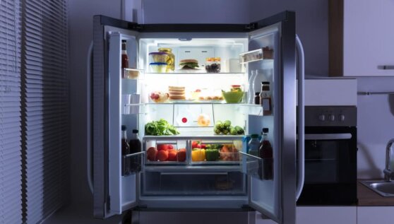 Почему нельзя хранить молоко в дверце холодильника: совет от экспертов