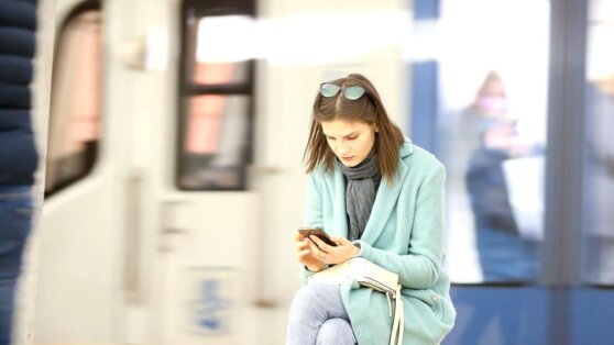 Врач перечислила проблемы со здоровьем, возникающие из-за смартфонов