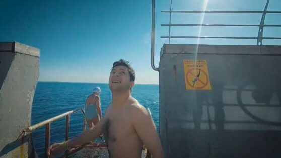 Море Чёрное, плавки красные. Зеленский проинспектировал температуру воды на пляже