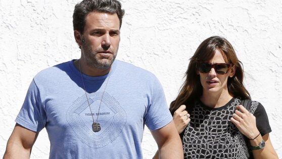 Они всё-таки встречаются. Папарацци засняли встречу Бена Аффлека с экс-супругой