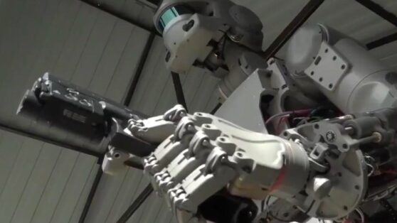 Independent пугает читателей роботом Фёдором, стреляющим по-македонски