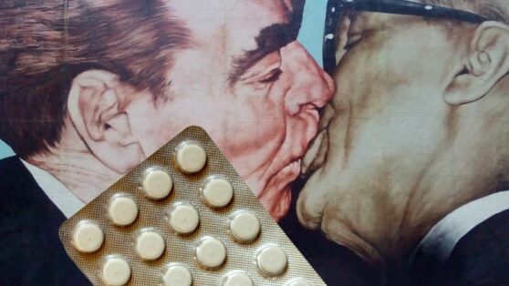 В британских аптеках продают таблетки «из Берлинской стены»