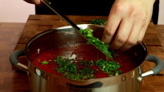 Сотрудник газовой компании потушил пожар борщом