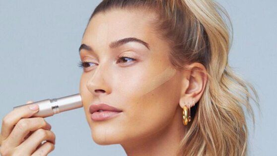 Хейли Бибер честно показала несовершенства своей кожи