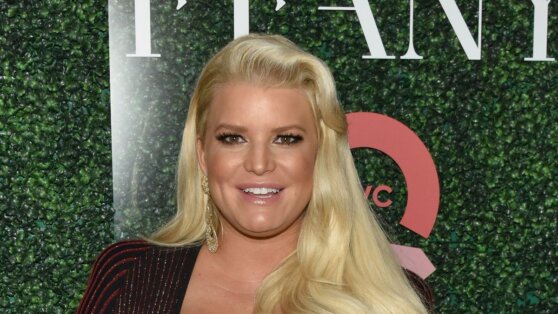 Похудевшая на 45 кг Джессика Симпсон показала фигуру в пижаме