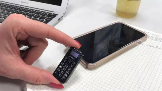 Начались продажи самого маленького 3G-телефона в мире