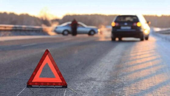 На видео сняли массово убегавших с места аварии на Кутузовском проспекте россиян На видео сняли массово убегавших с места аварии на Кутузовском проспекте россиян