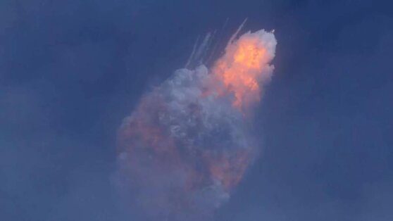 В небе над Камчаткой взорвался метеорит В небе над Камчаткой взорвался метеорит