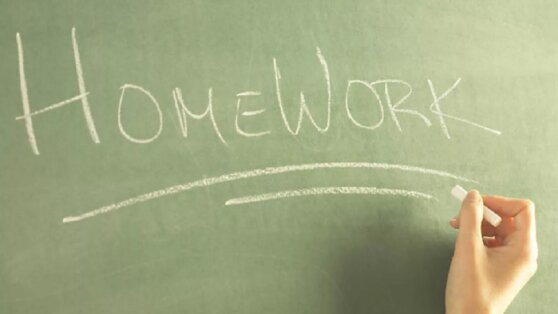 Мать показала оригинальный способ сына делать без ошибок домашнее задание