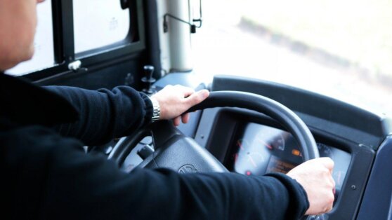 Водитель маршрутки заставил школьника убрать за собой