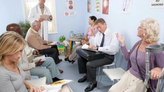 Врач развеял популярные заблуждения о прививке от COVID-19