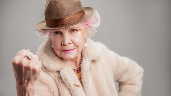 Миллионерша наказала своих внуков и банк за растрату