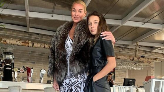 «Вы никто и ничто»: Волочкова ответила хейтерам дочери