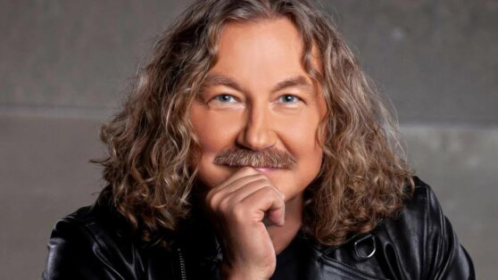 Игорь Николаев показал свое фото без усов