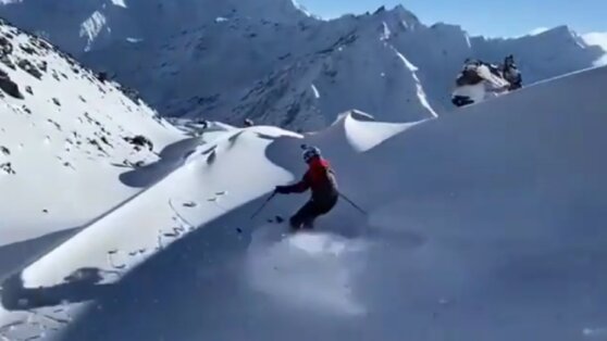 Спасение россиянина из глубокой расщелины в горах сняли на видео