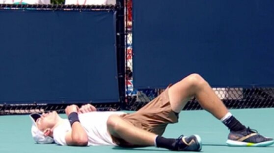 Британский теннисист упал в обморок во время матча и проиграл