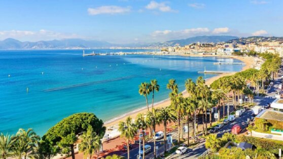 Россияне массово едут весной в три страны