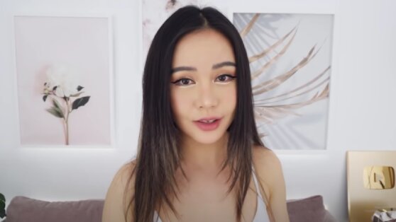 Блогер рассказала, как быстро добиться тонкой талии, и вызвала споры в сети