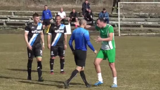 Футболисты вынудили судью убежать с поля