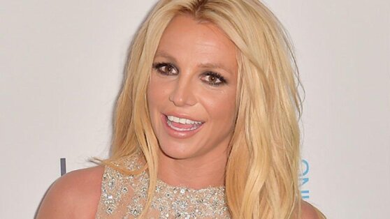 Бритни Спирс напугала фанатов страшной фотографией