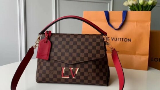 Женщина создала копию сумки Louis Vuitton из подручных средств