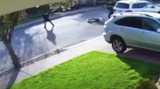Вооруженное ограбление пошло не по плану и удивило самих воров: видео