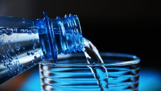 Диетолог развеяла главные заблуждения о потреблении воды