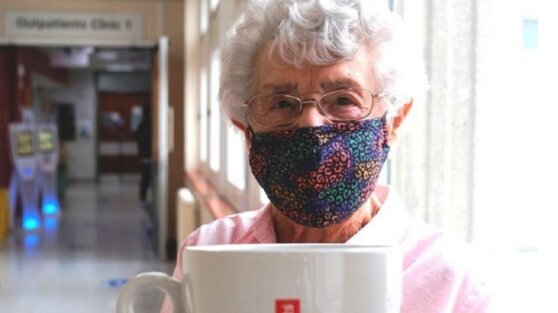 99-летняя британка устала бездельничать и пошла работать