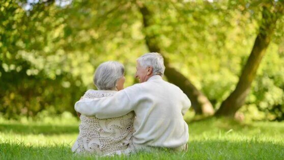 Мужчина попросил студентов научить его делать прически