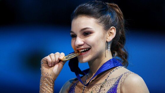 Софья Самодурова показала экстремальный спуск с небоскреба