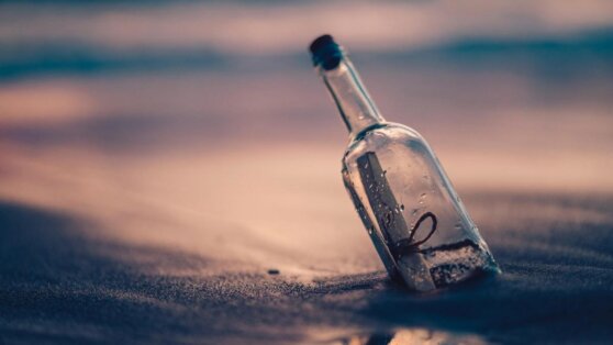 В Канаде на пляже нашли бутылку с посланием с «Титаника»