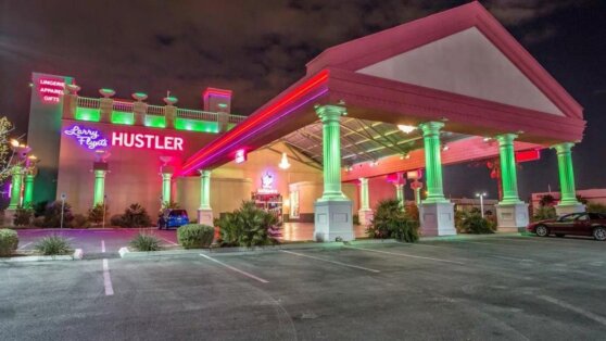 В стриптиз-клубе Лас-Вегаса делают прививки от COVID-19