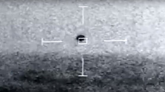 Упавший в океан на глазах у американских моряков загадочный НЛО сняли на видео