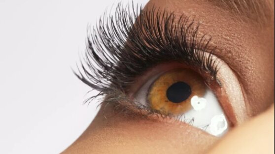 Женщина потеряла глаз из-за увлажняющих капель
