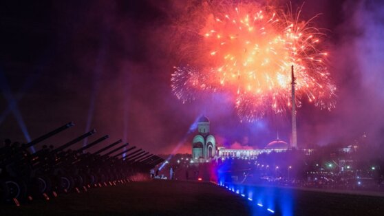 Салют в Москве в честь Дня Победы