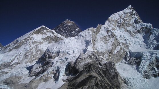 Ледяная шапка Эвереста начала таять быстрее