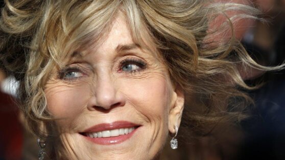 Джейн Фонда в свои 83 года удивила соцсети силовым фитнесом