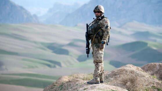 Военные ФРГ в Афганистане скопили огромные запасы пива