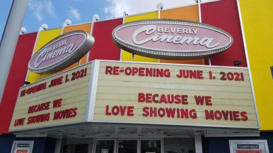 Тарантино приходит в свой кинотеатр общаться со зрителями