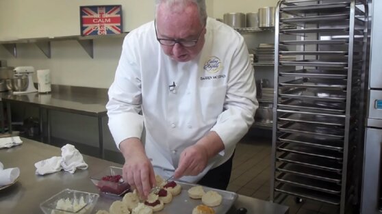 Бывший повар Елизаветы II раскрыл рецепт любимых булочек королевы