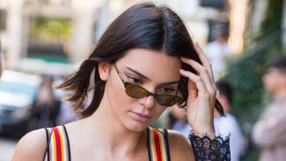 Эксперты назвали самые модные в этом сезоне вещи из 90-х