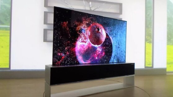Названа стоимость телевизора-рулона от LG