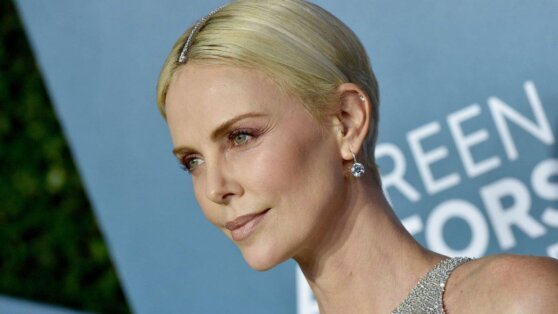 Шарлиз Терон показала редкое видео рискованного прыжка