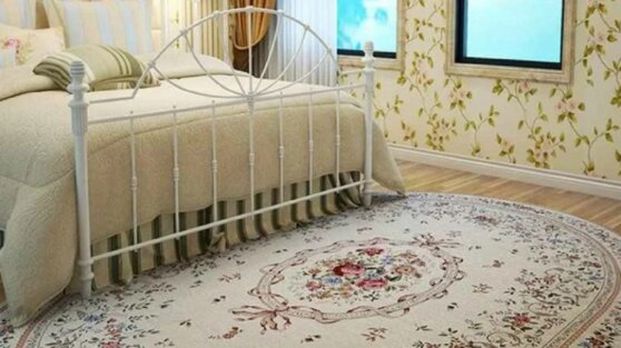 Пара нашла под ковром в спальне потайной люк