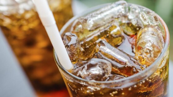 Диетолог назвала напитки, ускоряющие старение