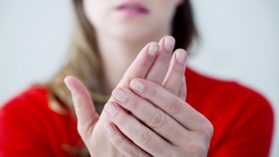 Названы необычные симптомы дефицита витамина B12