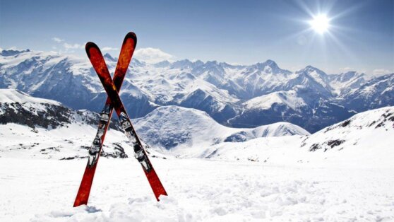 Кемеровский экстремал совершил опасный спуск на лыжах